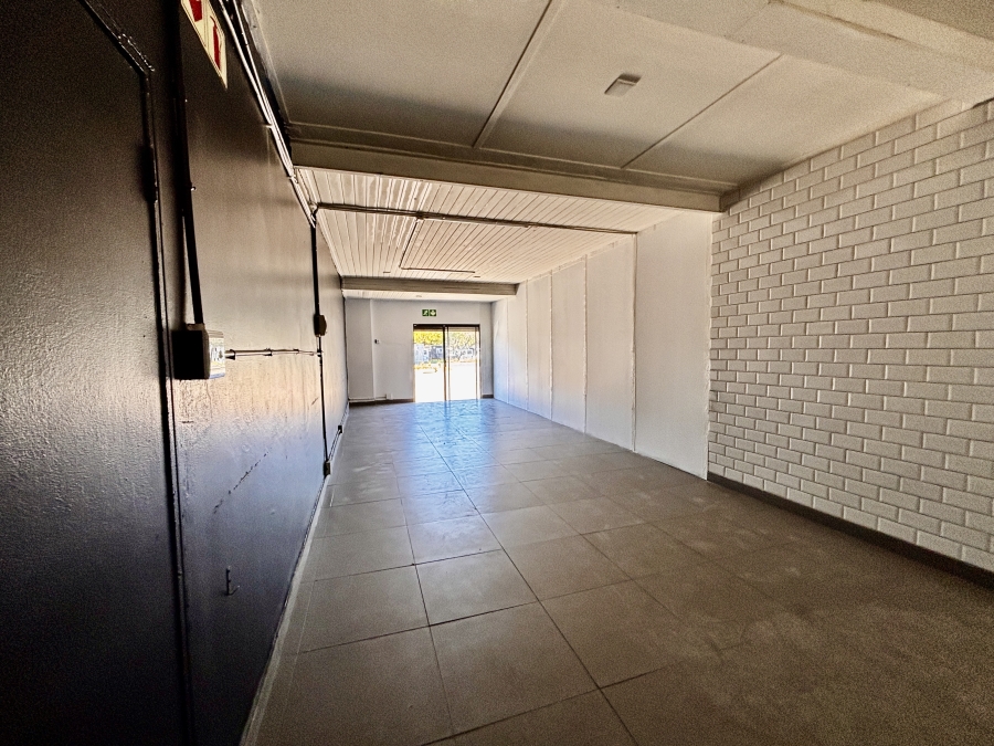 To Let commercial Property for Rent in De Kuilen Western Cape
